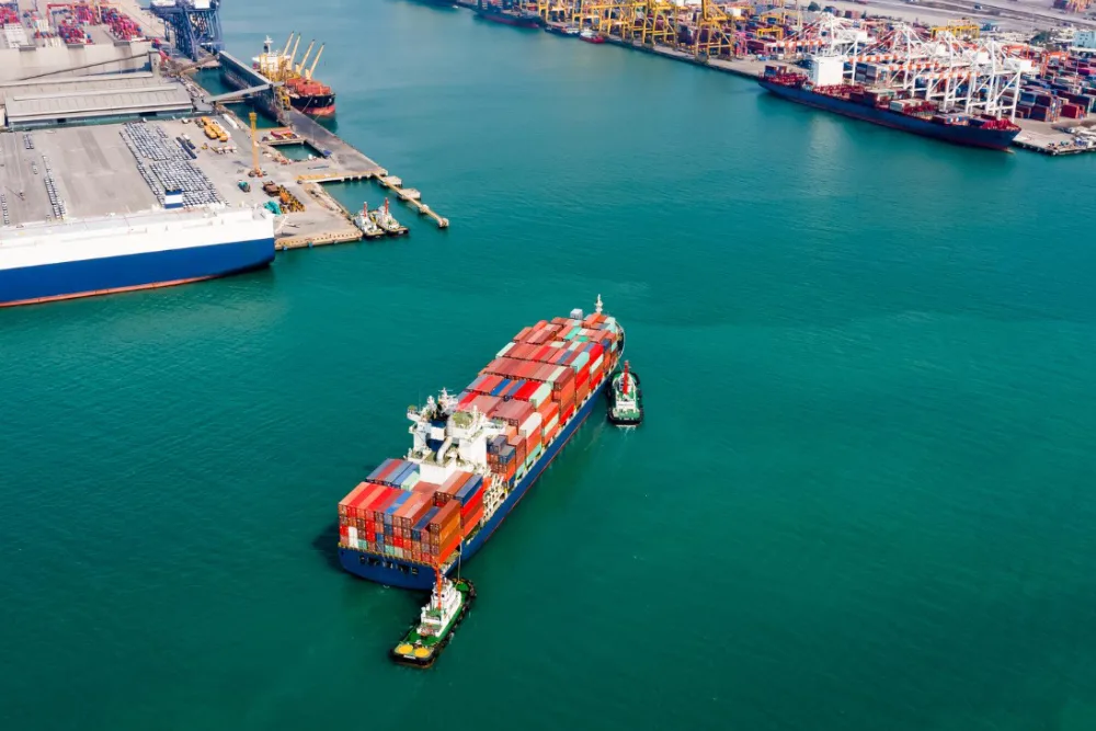 Benefits of Using Sea Freight Forwarding